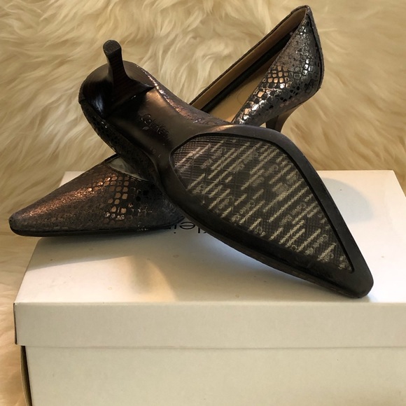 NIB! Calvin Klein “Dolly” Pumps. Brand new in box. Size 8M Snakeskin Metallic - Picture 4 of 6